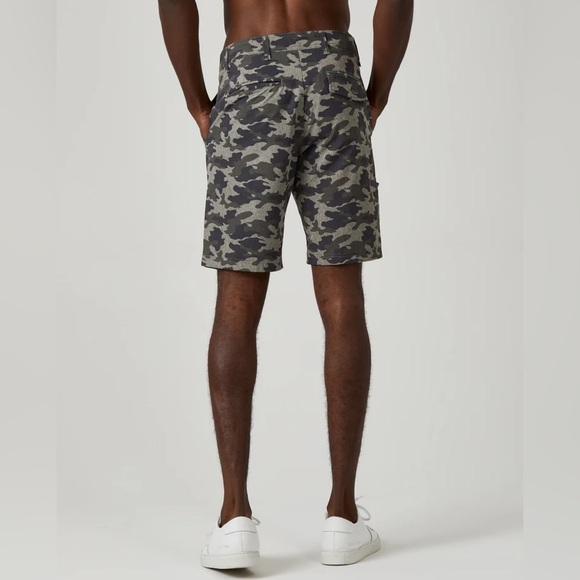 7 Diamonds Cloudbreak Hybrid Short Sz 33 NWT - Picture 6 of 8